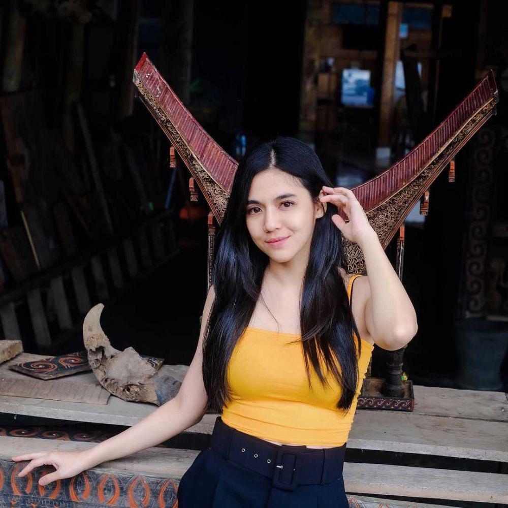 Kerja Sambil Liburan, 10 Potret Kece DJ Una di Tana Toraja!
