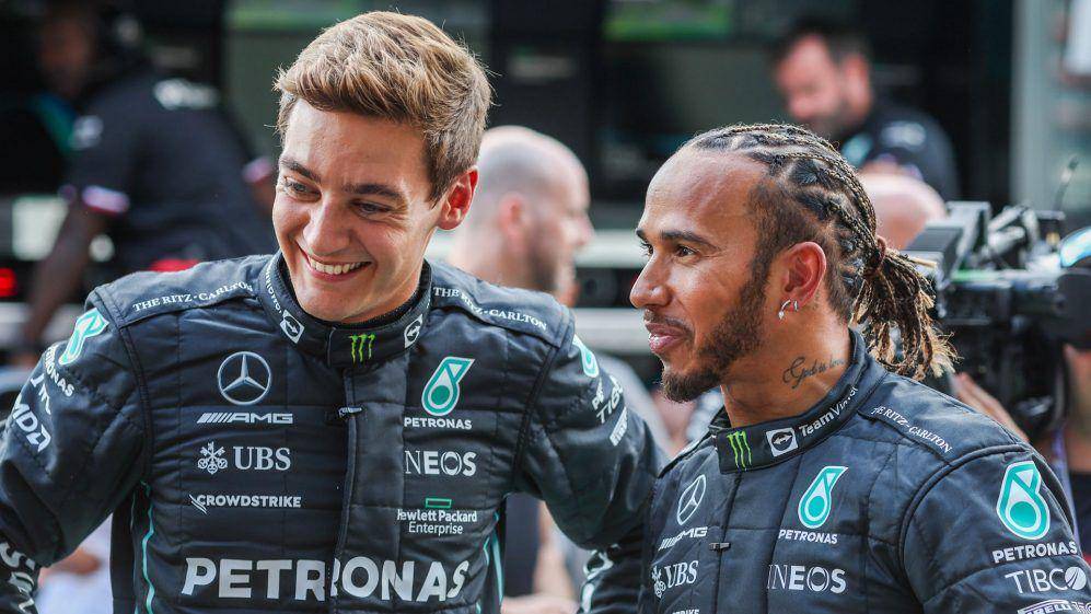 Lewis Hamilton dan George Russell (formula1.com)