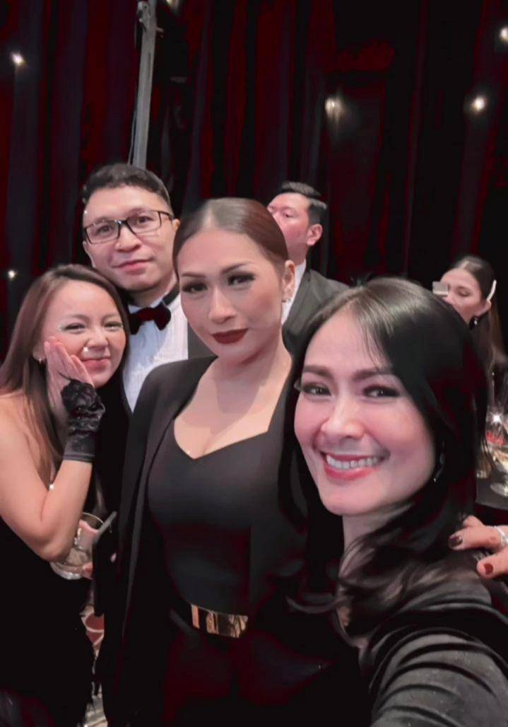 potret artis di pesta ulang tahun Helena Lim (instagram.com/isdadahlia)