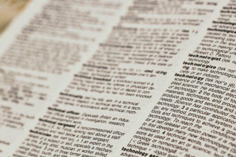 potret kamus bahasa Inggris (unsplash.com/Joshua Hoehne)