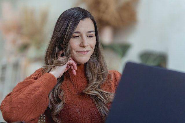 ilustrasi perempuan muda (pexels.com/george Milton)