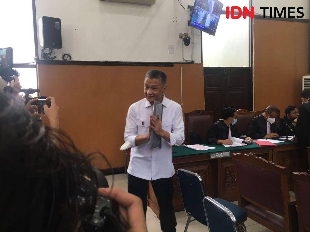 Hendra Kurniawan saat akan menjalani sidang OOJ di PN Jaksel, Kamis (24/11/2022). Foto: IDN Times/Irfan Fathurohman.