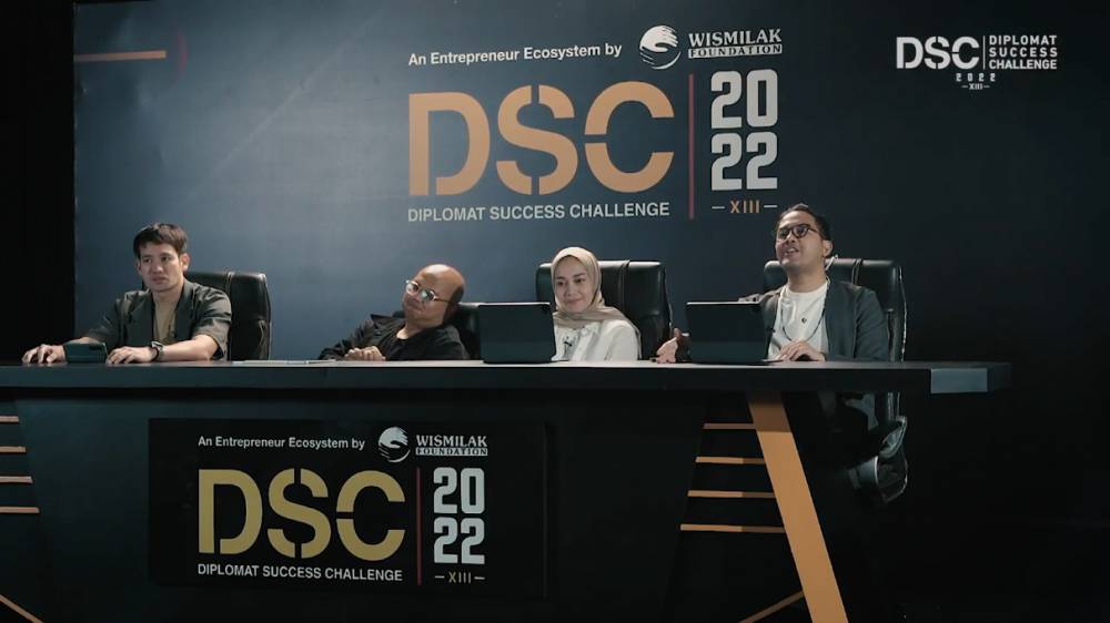 Para Coach DSC 2022 (kiri-kanan); Tarra Budiman, Andanu Prasetyo, Tashya Araysha, dan M. Jupaka (Dok. Diplomat Succes Challenge)