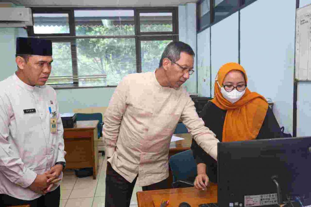 Heru Blusukan di Kecamatan hingga Kelurahan, Bu Lurah Petogogan Curhat