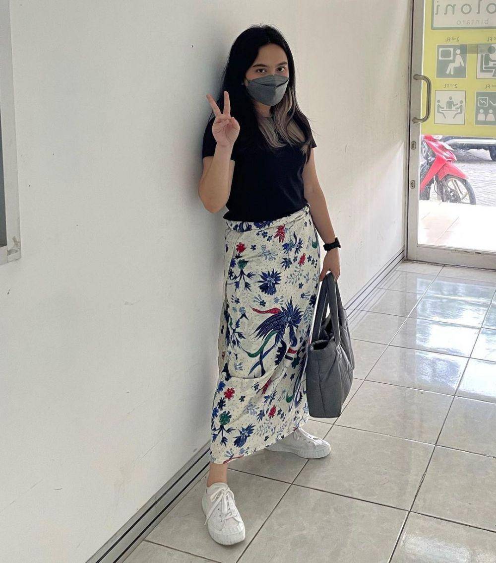 Atasan yang Cocok untuk Bawahan Jarit Batik  (instagram.com/auroramanda95)