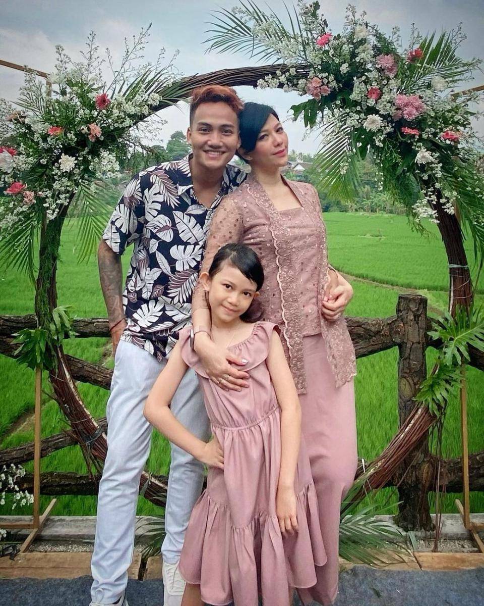 Miea Kusuma bersama keluarga. (ig/mieakusuma)