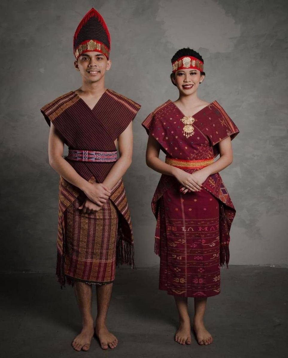 ilustrasi pakaian adat batak toba (instagram.com/mangunlosi)