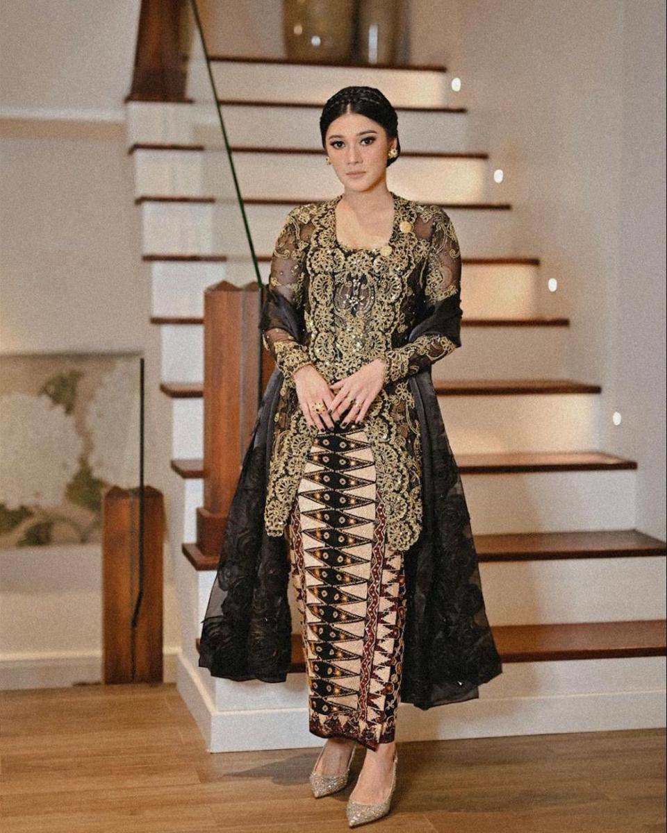 Kebaya Naysilla Mirdad (instagram.com/naymirdad)