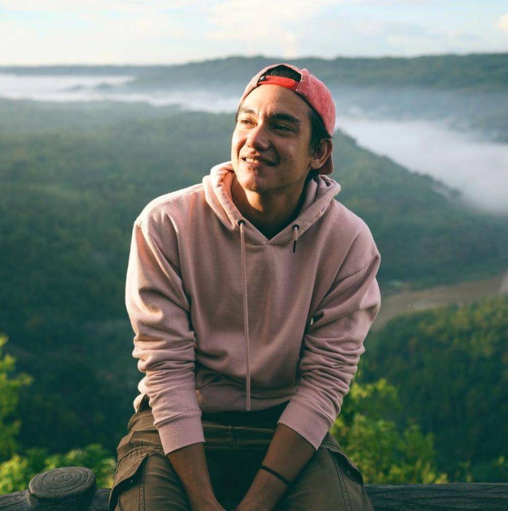 potret adipati dolken (instagram.com/adipati)