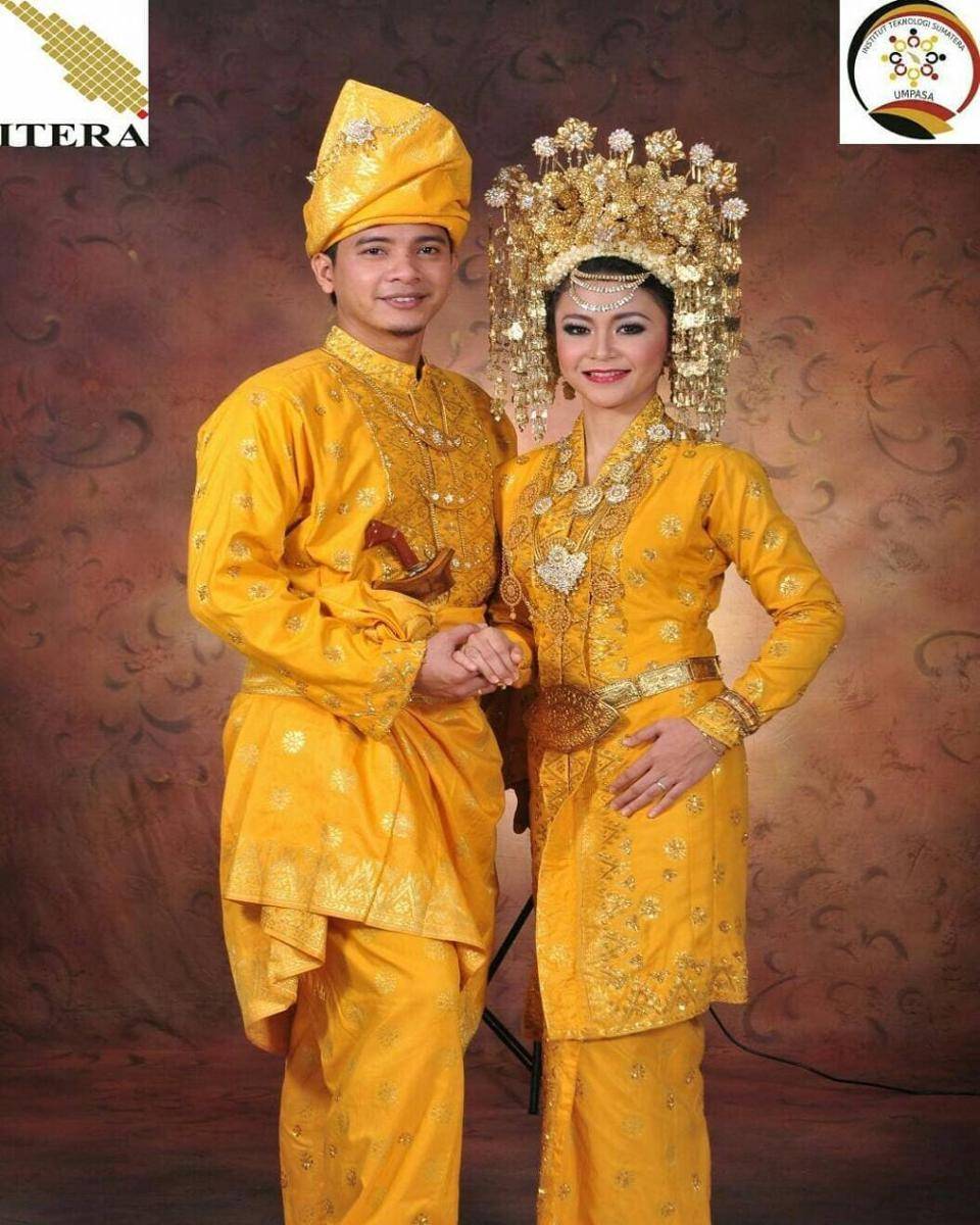 ilustrasi pakaian adat nias (instagram.com/umpasaitera_)