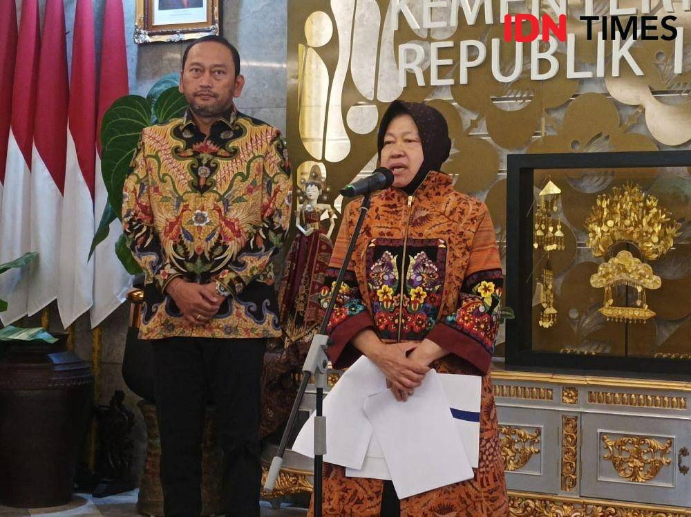 Menteri Sosial Tri Rismaharini paparkan update penanganan korban Gempa Cianjur di Kantor Kemensos. (IDN Times/Dini Suciatiningrum)