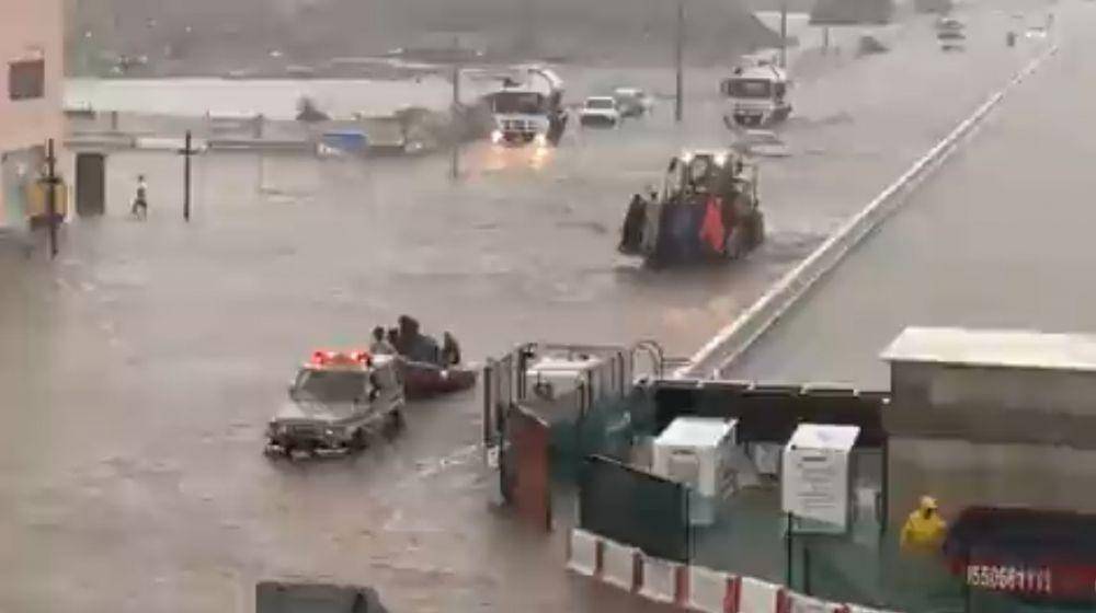 Banjir menerjang Jeddah, Arab Saudi, pada Kamis (24/11/2022). (Dok. Twitter/ShehzadGulHasen)
