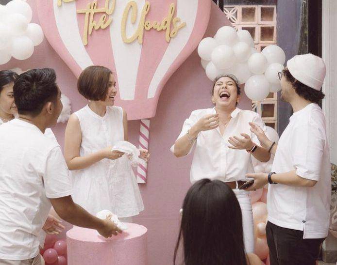10 Momen Baby Shower Canti Tachril, Istri Adipati Dolken Serba Pink (instagram.com/cantitachril)