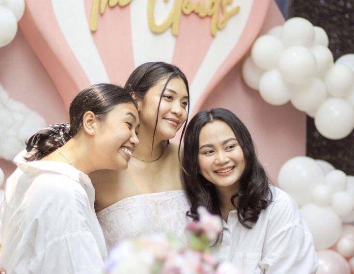 10 Momen Baby Shower Canti Tachril, Istri Adipati Dolken Serba Pink (instagram.com/cantitachril)