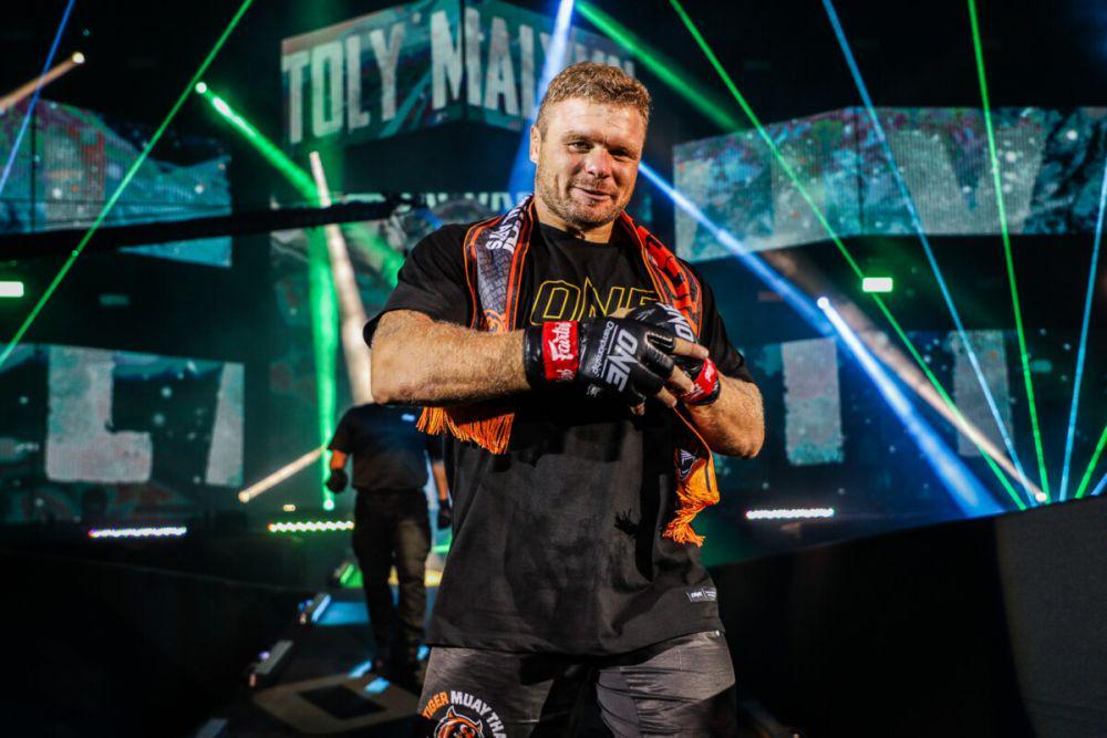 3 Aksi Kocak Juara Dunia Interim ONE Heavyweight Anatoly Malykhin