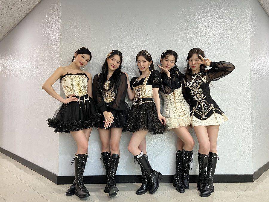 Red Velvet (twitter.com/RVsmtown)