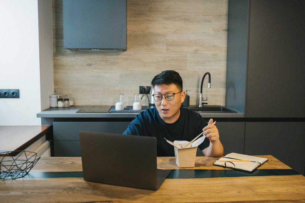 5 Pandangan Negatif pada Pekerja yang Awet Ngekos, Kuatkan Mentalmu