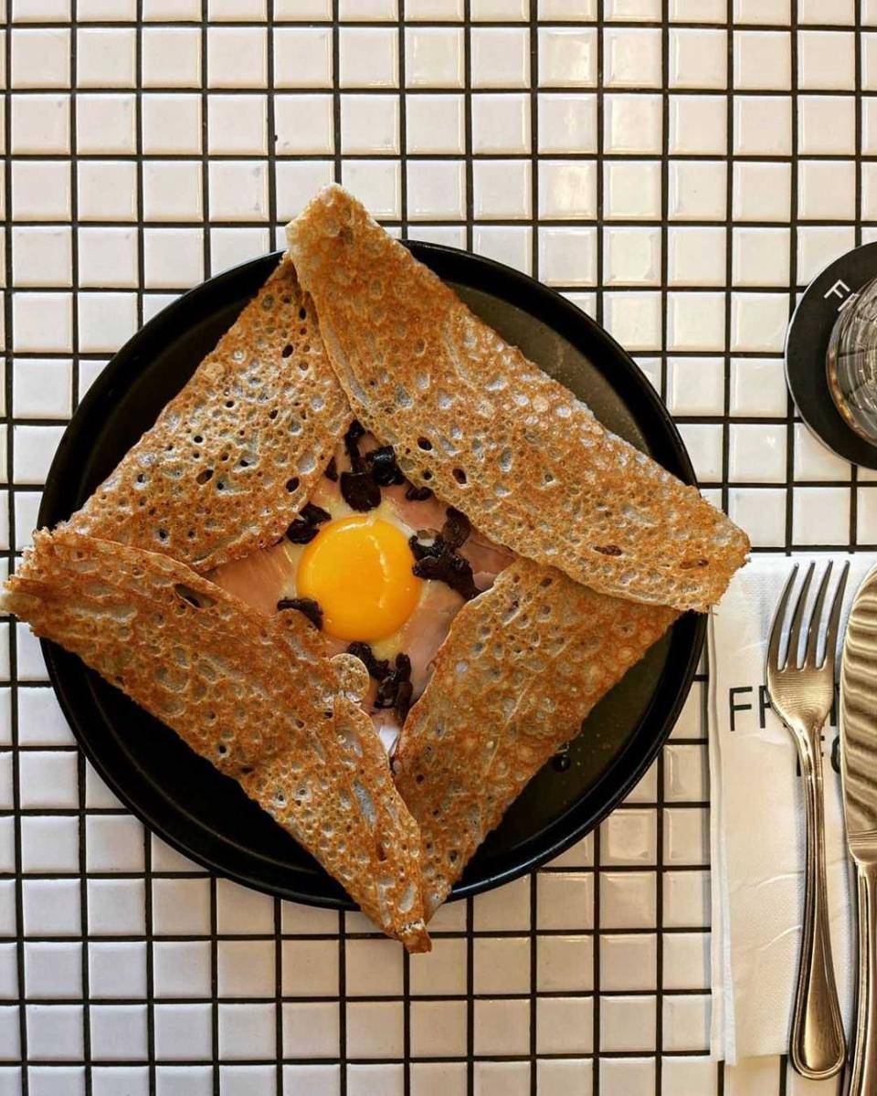 Galette Crepe (instagram.com/hellozizilovepanda)