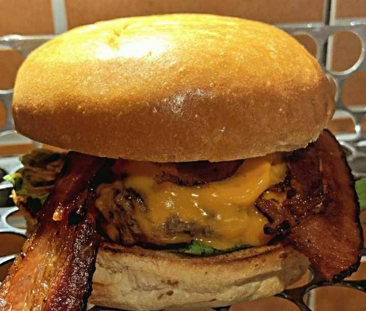 Burger (instagram.com/topburger_)