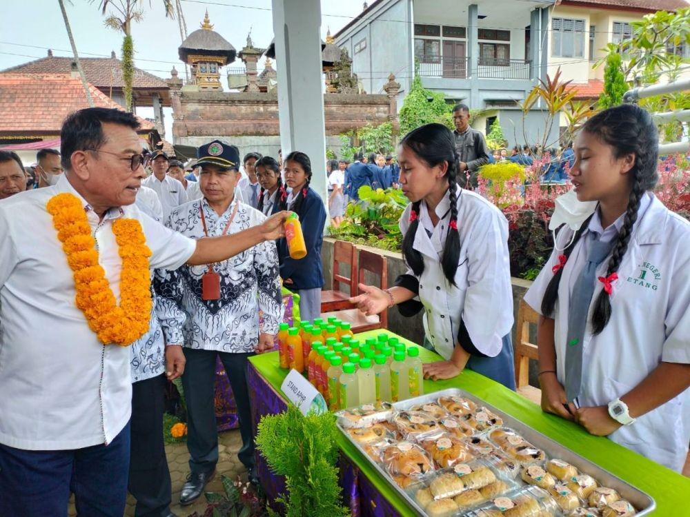 Cerita Moeldoko Digunduli Kepala Sekolah di Tempat Pangkas Rambut