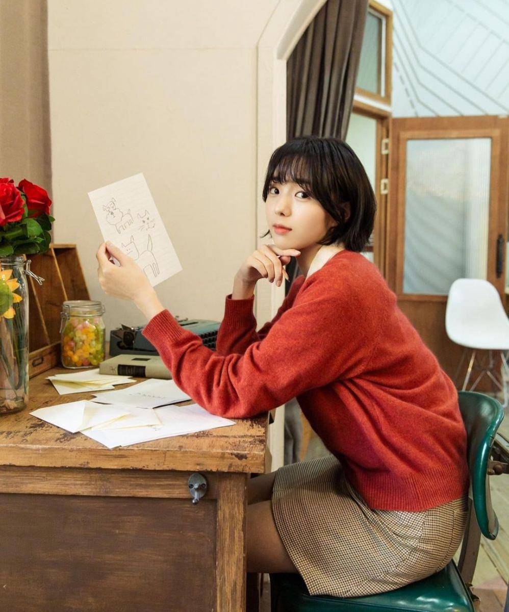 outfit ala Chae Soo Bin (instagram.com/soobinms)