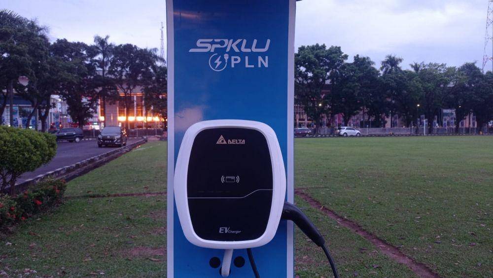 stasiun pengisian kendaraan listrik umum (SPKLU) di depan halaman Kantor Gubernur Sumsel (Dok: istimewa)