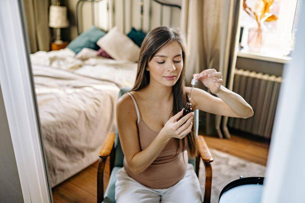 ilustrasi rangkaian skincare ibu hamil (pexels.com/Yan Krukov)