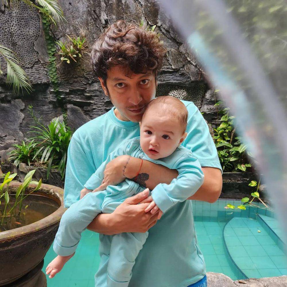 potret Dimas Anggara dan baby Djiwa (instagram.com/dimsanggara)