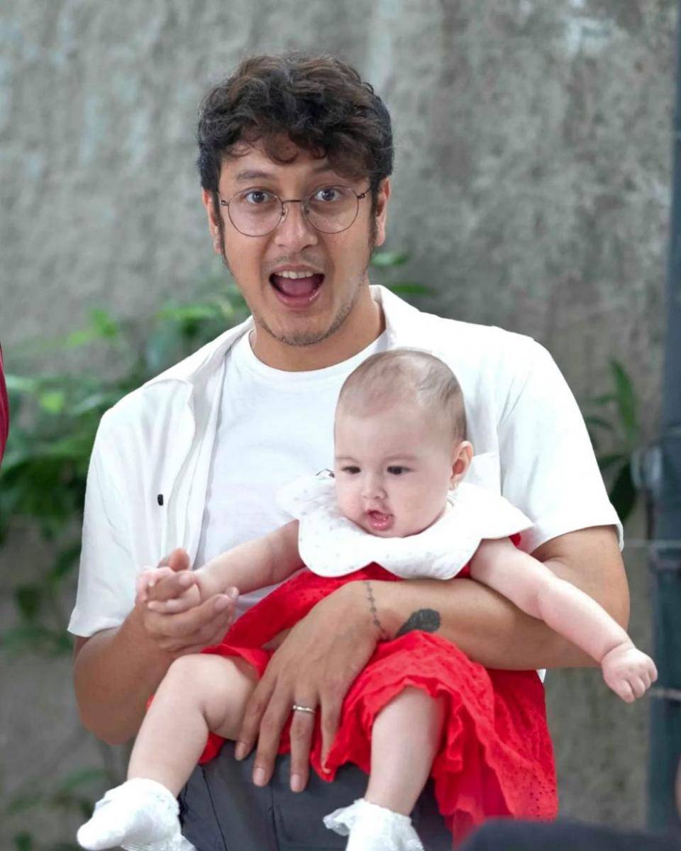 potret Dimas Anggara dan baby Djiwa (instagram.com/dimsanggara)