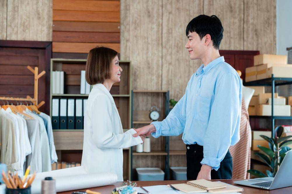 Ilustrasi pebisnis UMKM yang merekrut SDM (Shutterstock/Ekkasit A Siam)