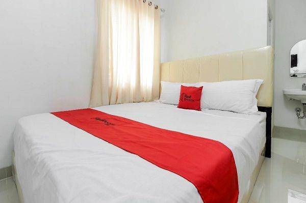 RedDoorz near Siloam Hospital Palembang (google.com/maps/hotelbeds)