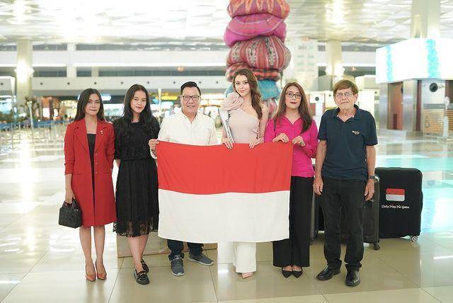 Potret keberangkatan Cindy May Mc Guire ke ajang Miss International 2022 (Instagram.com/officialputeriindonesia)