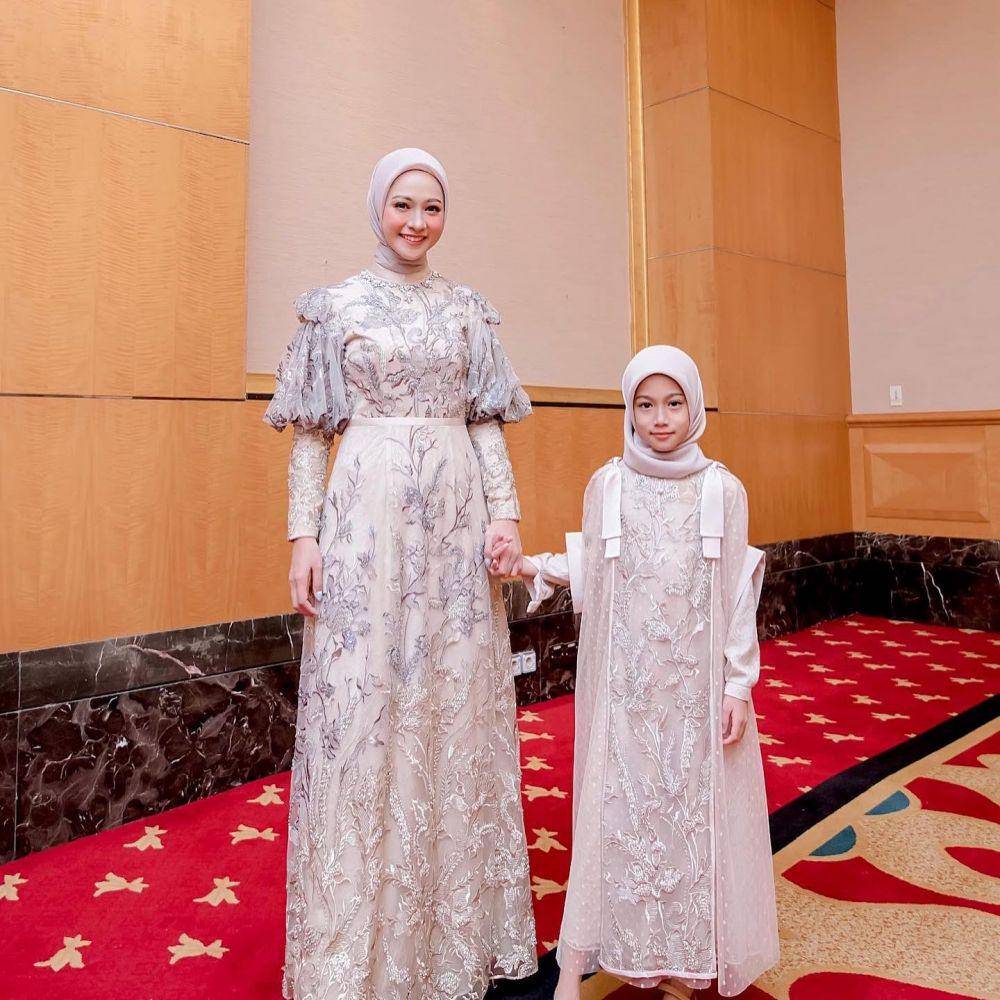 Poppy Bunga dan Khanza (instagram.com/poppybungariphat)