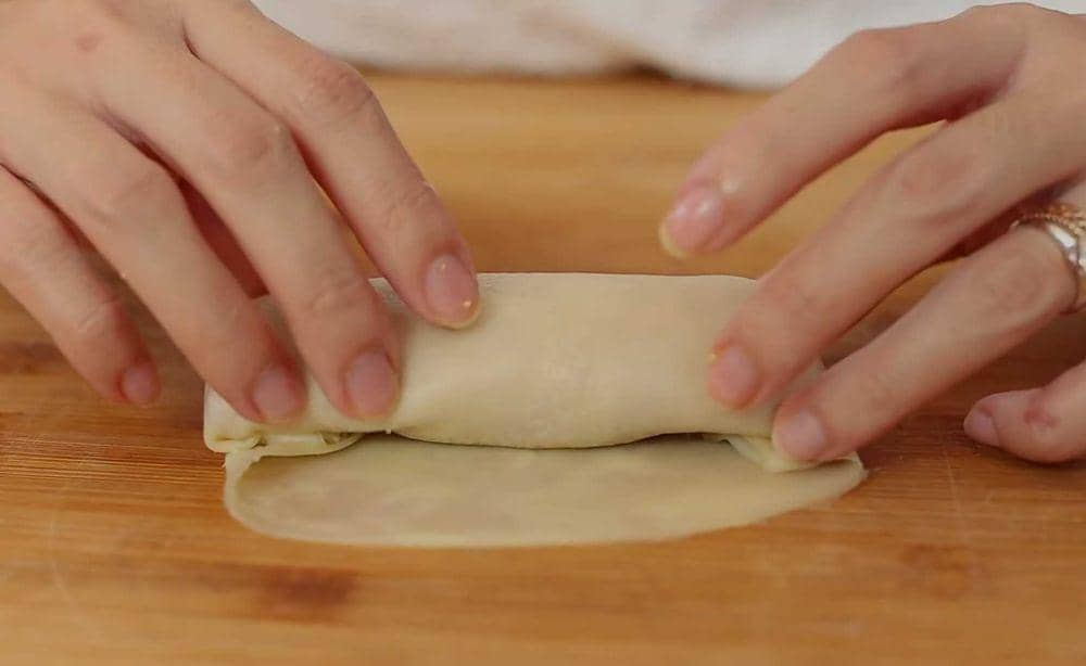 ilustrasi membuat risol mayo (youtube.com/Devina Hermawan)