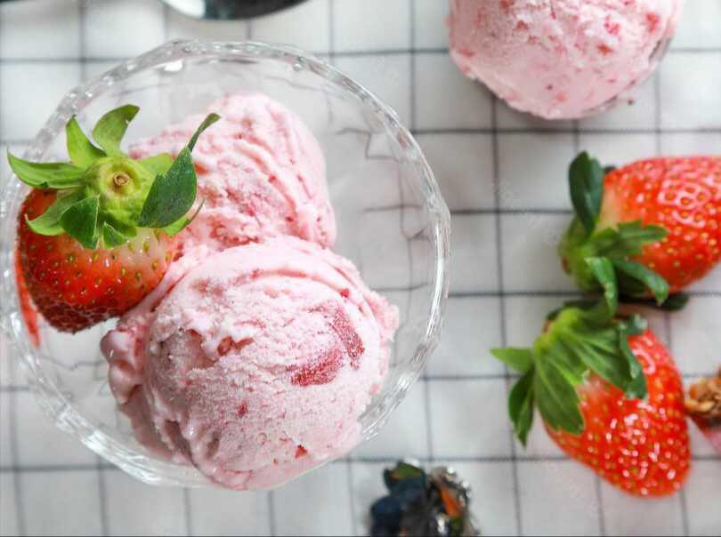 Resep Ice Cream Strawberry Cheesecake, Manisnya Kebangetan!