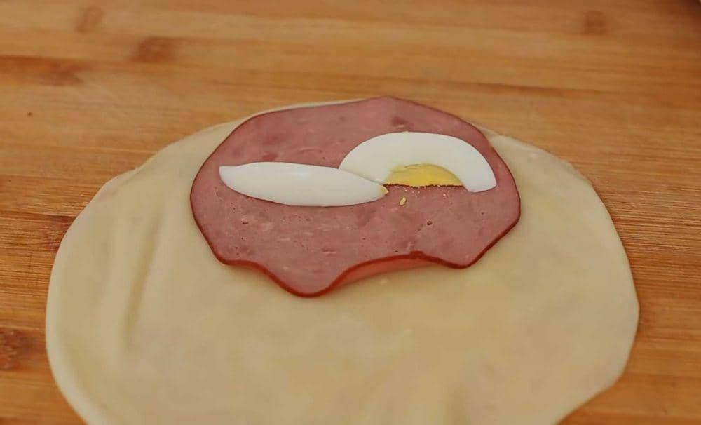 ilustrasi membuat risol mayo (youtube.com/Devina Hermawan)