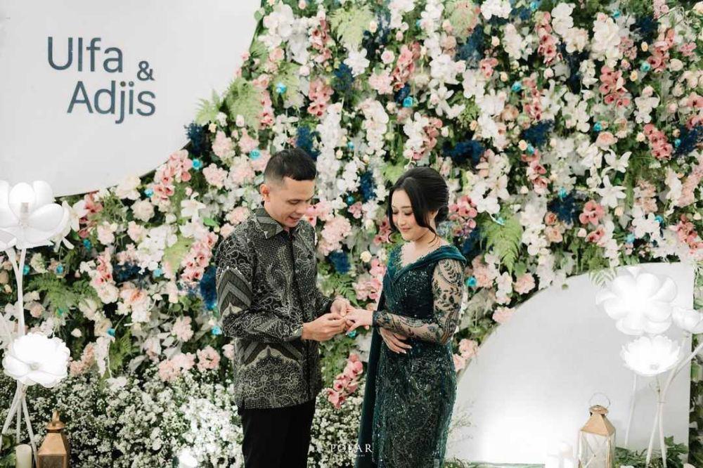 10 Potret Lamaran Komika Adjis Doa Ibu dan Kekasih!