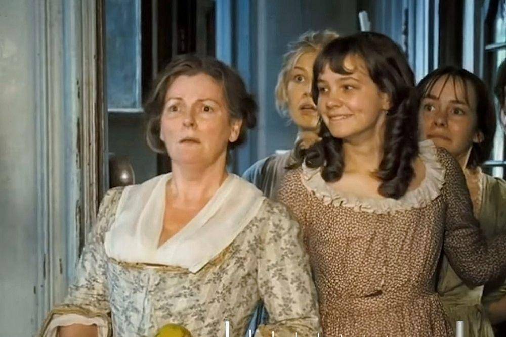 Carey Mulligan dan pemeran lainnya di film Pride and Prejudice (dok. Focus Features/Pride and Prejudice)
