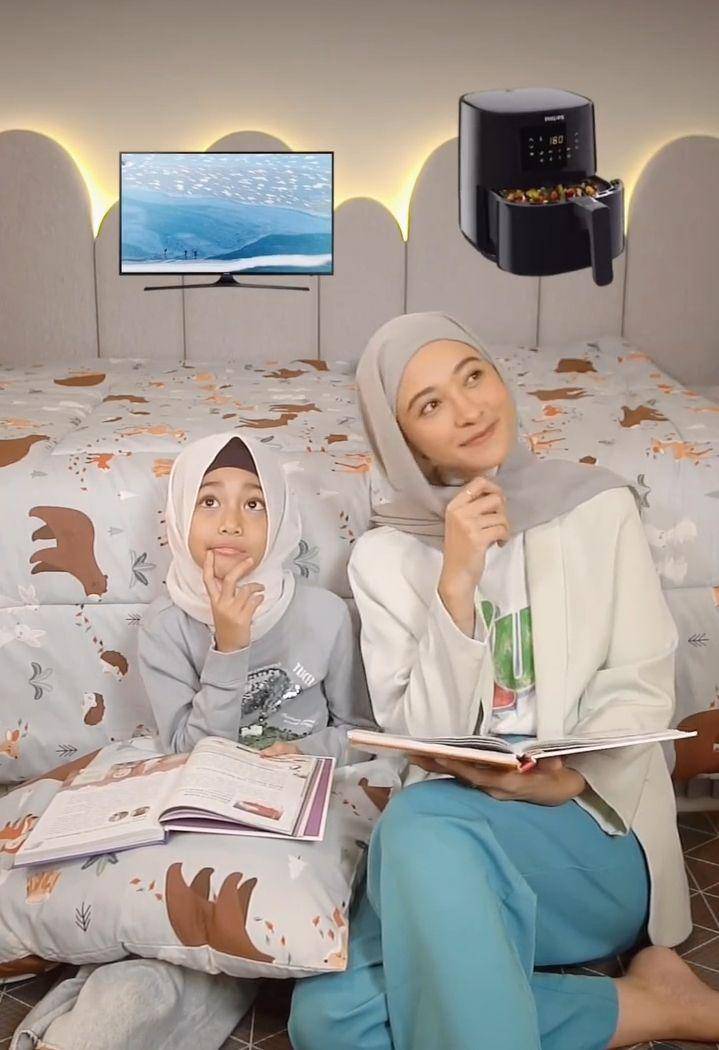 Poppy Bunga dan Khanza (instagram.com/poppybungariphat)