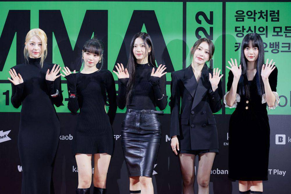 LE SSERAFIM (twitter.com/Kpop_Herald)