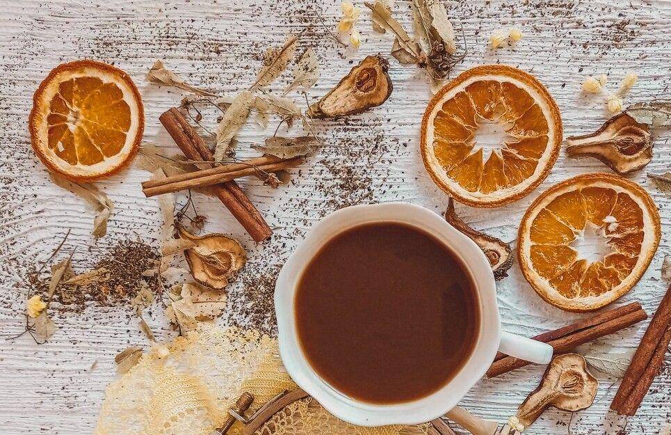 ilustrasi orange hot chocolate (pexels.com/Işıl Agc)