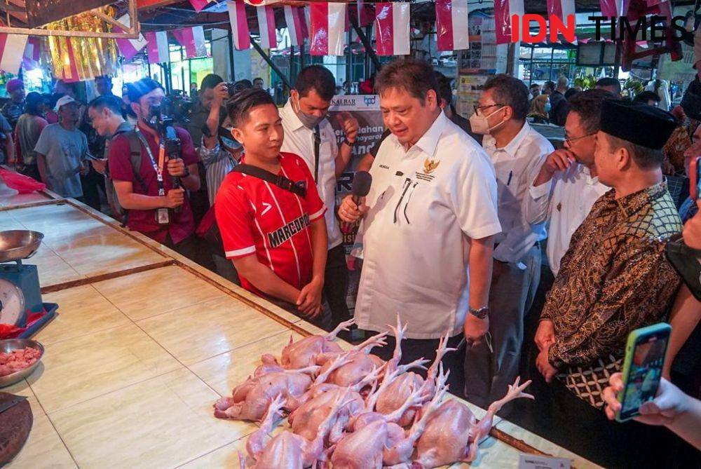 Menko Airlangga Hartanto dalam kunjungan kerjanya ke Pasar Flamboyan, Kota Pontianak (Dok.ekon.go.id))