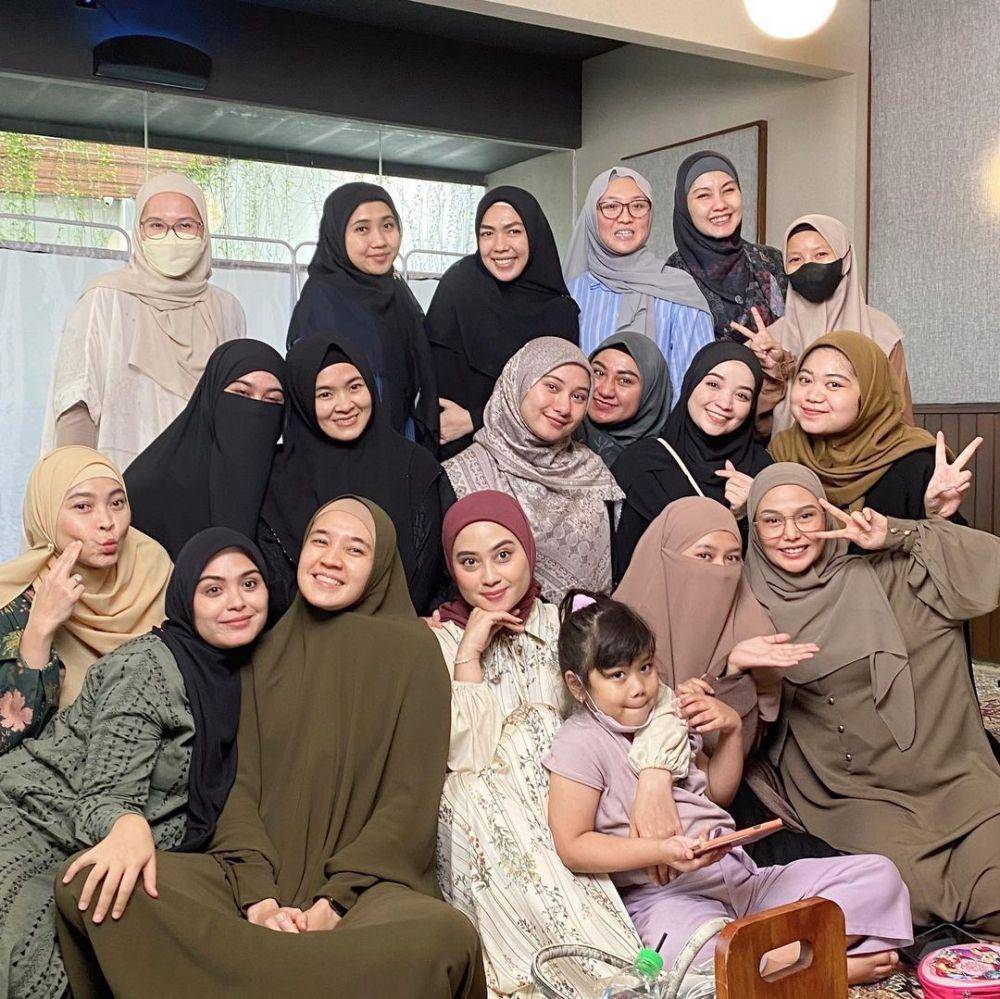 potret Nadzira Shafa dan artis lain (instagram.com/enazirashf_)