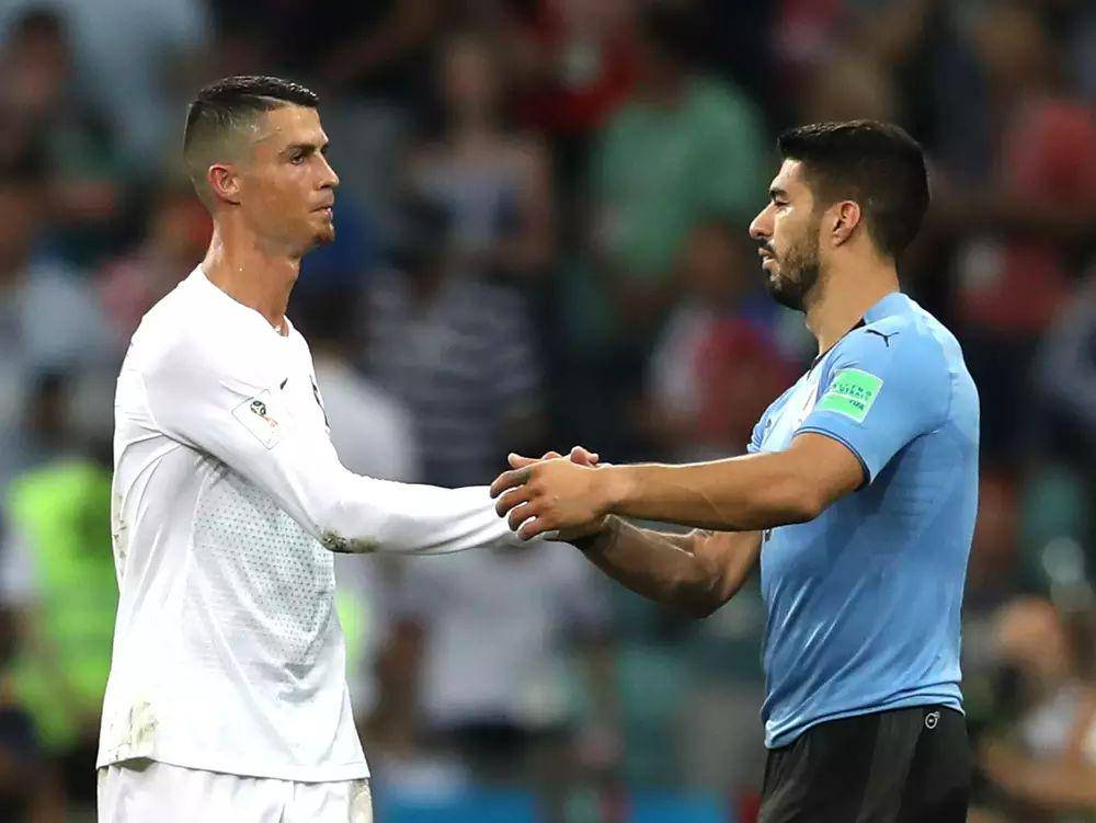 Cristiano Ronaldo dan Luis Suarez (fifa.com)