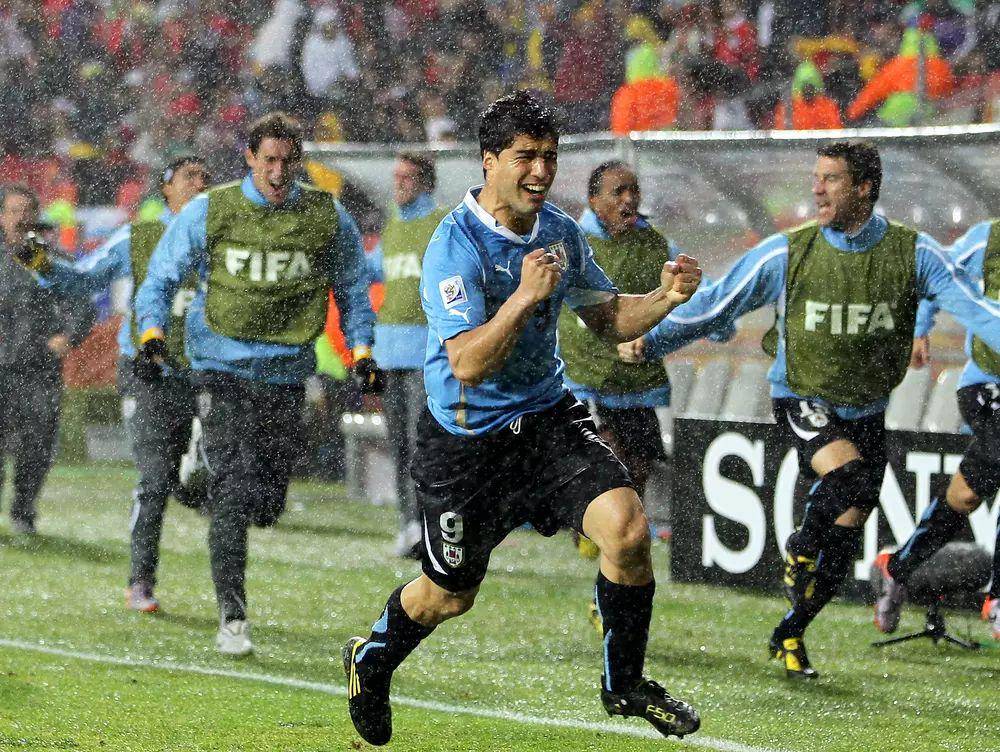 Luis Suarez merayakan gol di Piala Dunia 2010. (fifa.com)