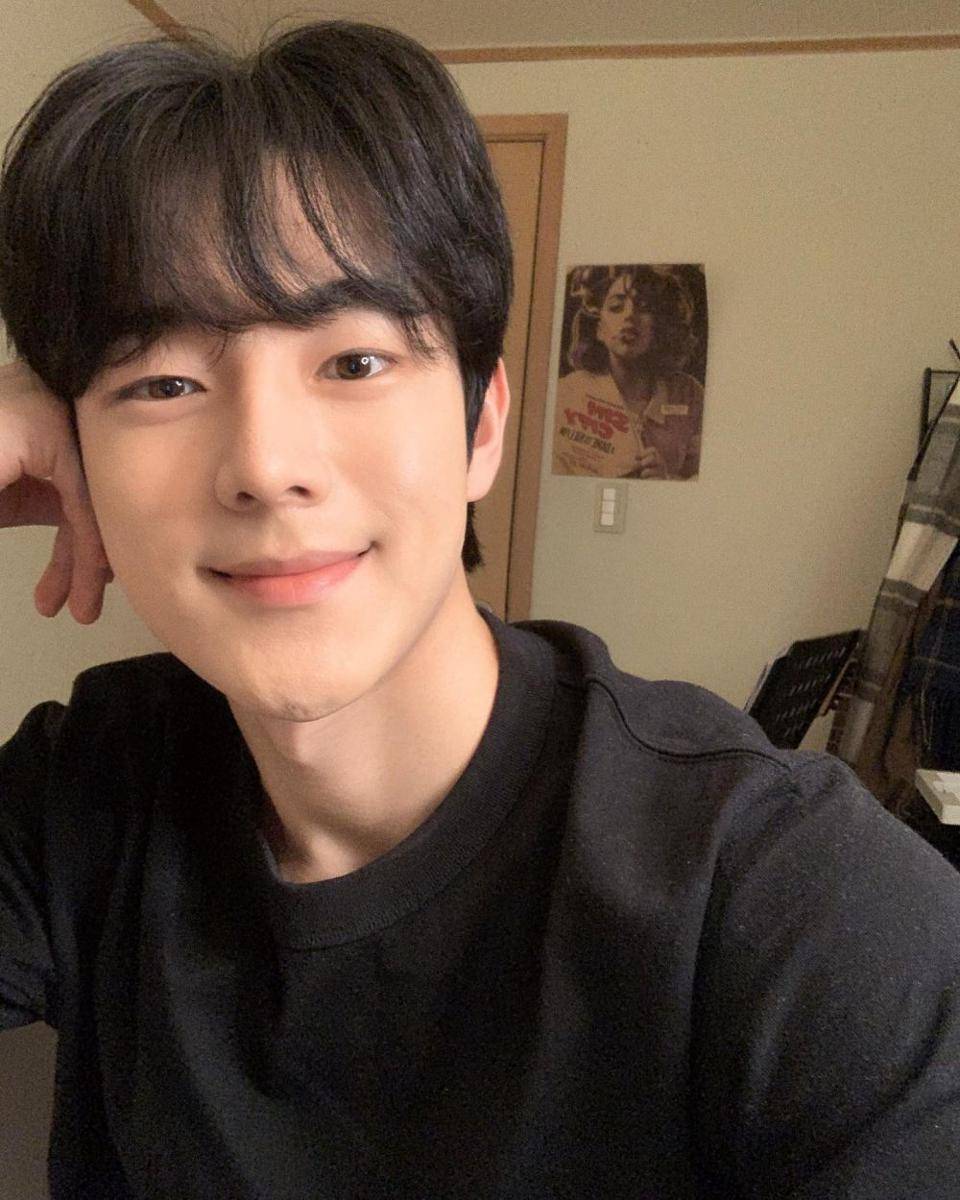 Yoo Jung Hoo (instagram.com/u_junghoo)