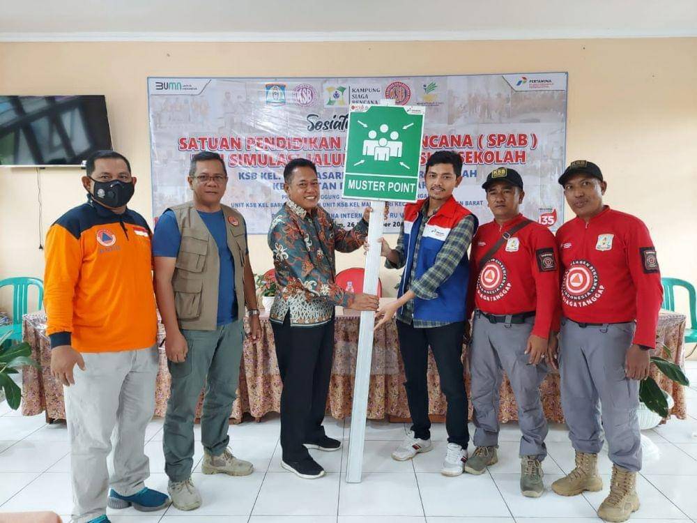 Kampung Siaga Bencana (KSB) Kelurahan Margasari dan Baru Tengah menyosialisasikan satuan pendidikan aman bencana (SPAB) di SDN 009 Balikpapan Barat, Sabtu (26/11/2022). Foto Pertamina