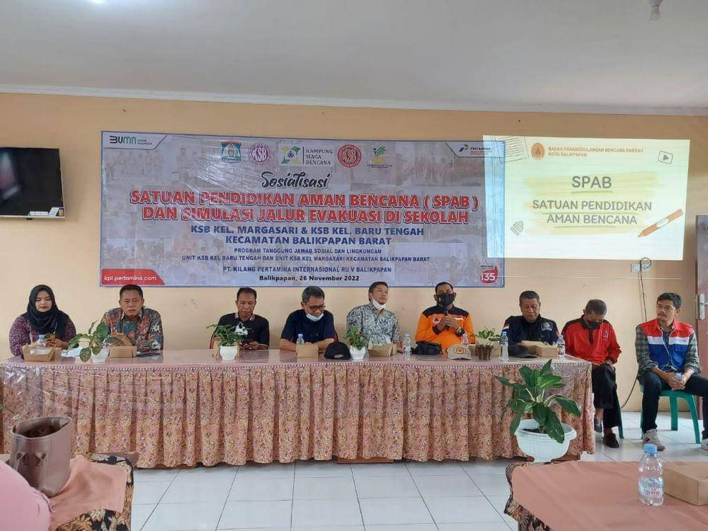 Kampung Siaga Bencana (KSB) Kelurahan Margasari dan Baru Tengah menyosialisasikan satuan pendidikan aman bencana (SPAB) di SDN 009 Balikpapan Barat, Sabtu (26/11/2022). Foto Pertamina