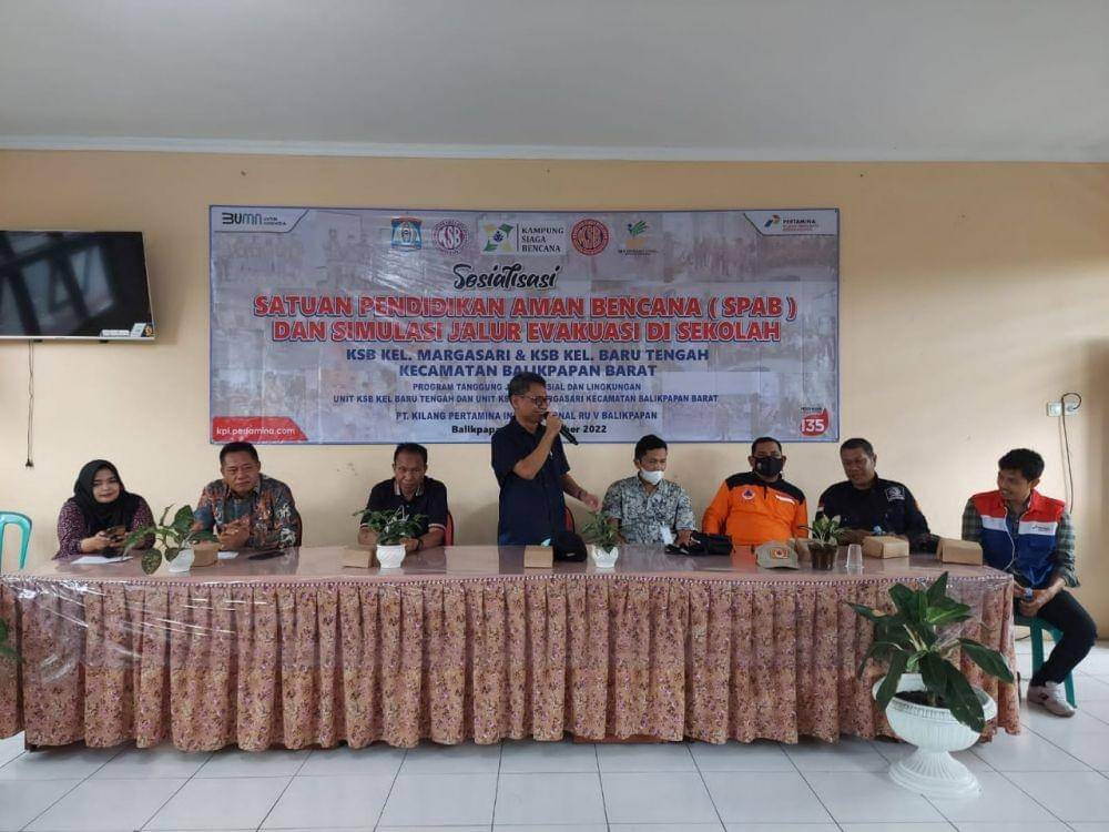 Kampung Siaga Bencana (KSB) Kelurahan Margasari dan Baru Tengah menyosialisasikan satuan pendidikan aman bencana (SPAB) di SDN 009 Balikpapan Barat, Sabtu (26/11/2022). Foto Pertamina