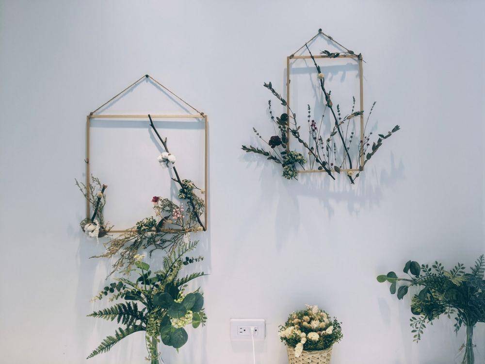 Dekorasi dinding. (unsplash.com/Angela Lo)